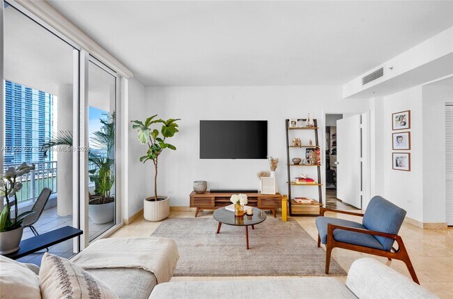 Building Photo - 801 Brickell Key Blvd