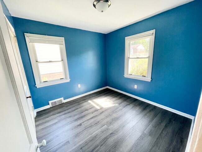 Foto del edificio - 613 Hickory Dr