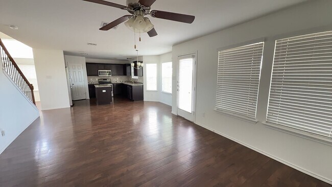 Foto del edificio - 2-story 4 bedroom home in Yowell Ranch!