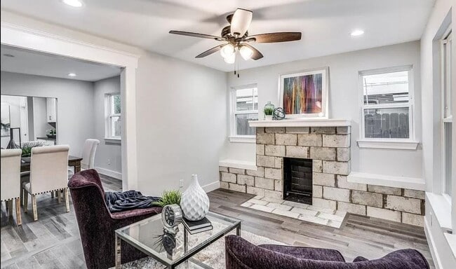 Foto del edificio - Coming Soon: Spacious 5-Bed, 4-Bath Single...