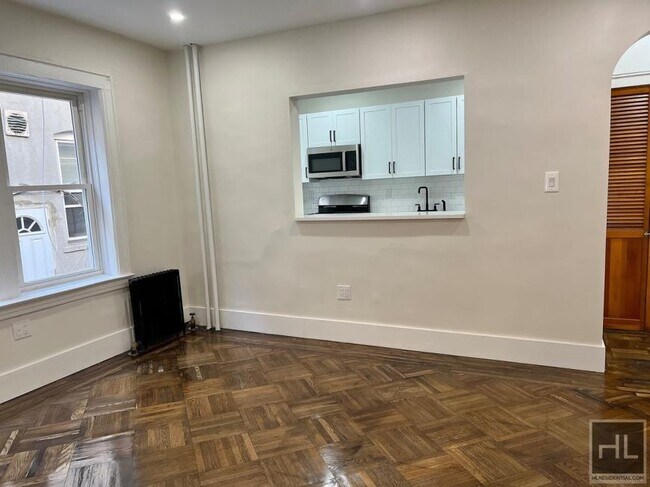 Foto del edificio - 4 bedroom in BROOKLYN NY 11207