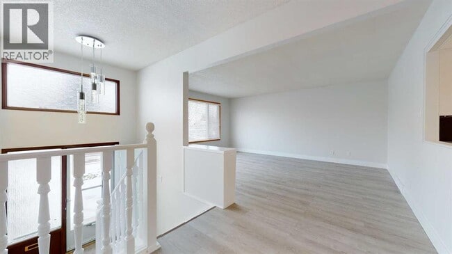 Building Photo - 73 Laval Ct W