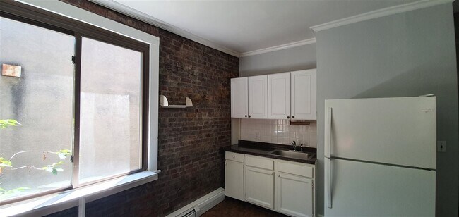 Building Photo - 472 Jersey Ave