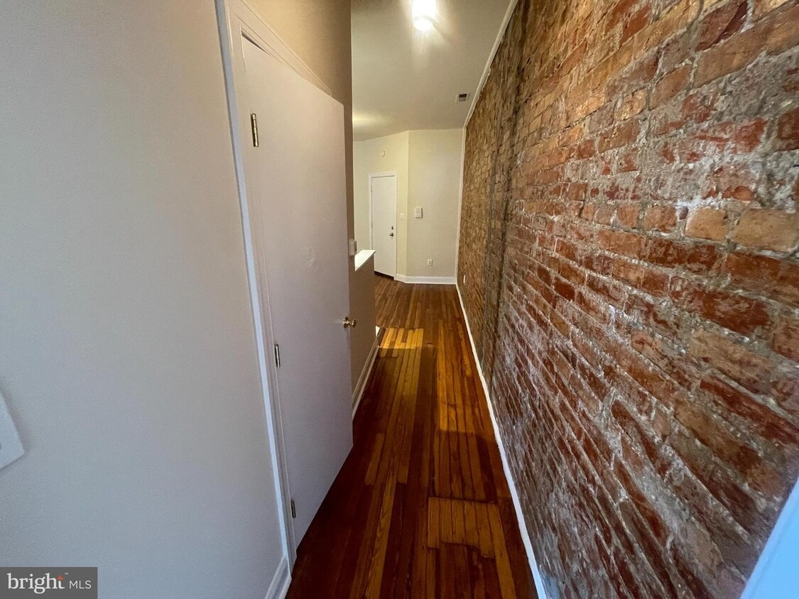 Primary Photo - 4425 Chestnut St