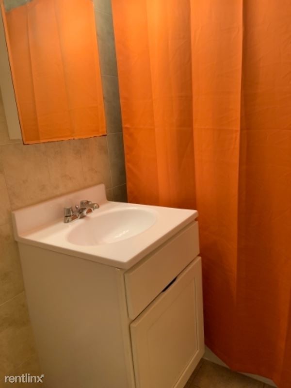Building Photo - 1 br, 1 bath Apartment - 16704 Highland Ave