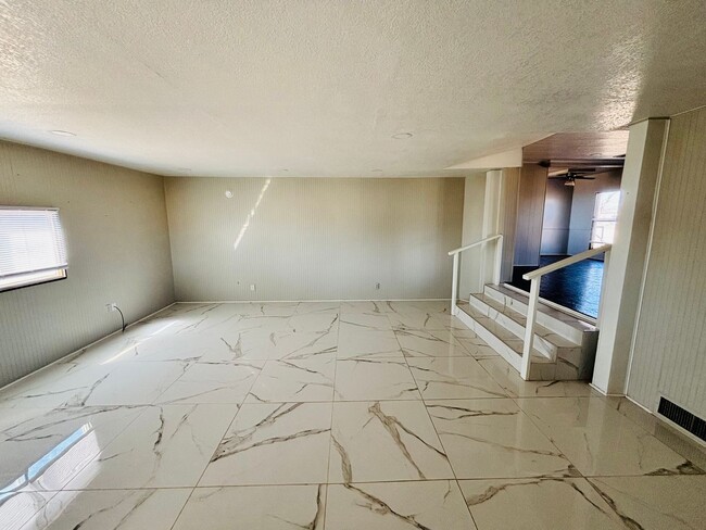 Foto del edificio - 7600 N Judy Ln
