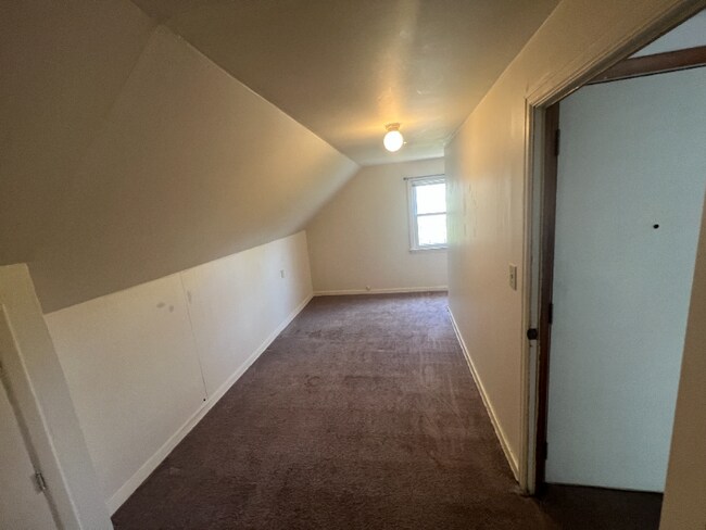 Building Photo - 605 Menomonie St