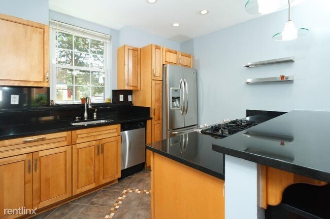Building Photo - 3 br, 2 bath Townhome - 44 Dale Street