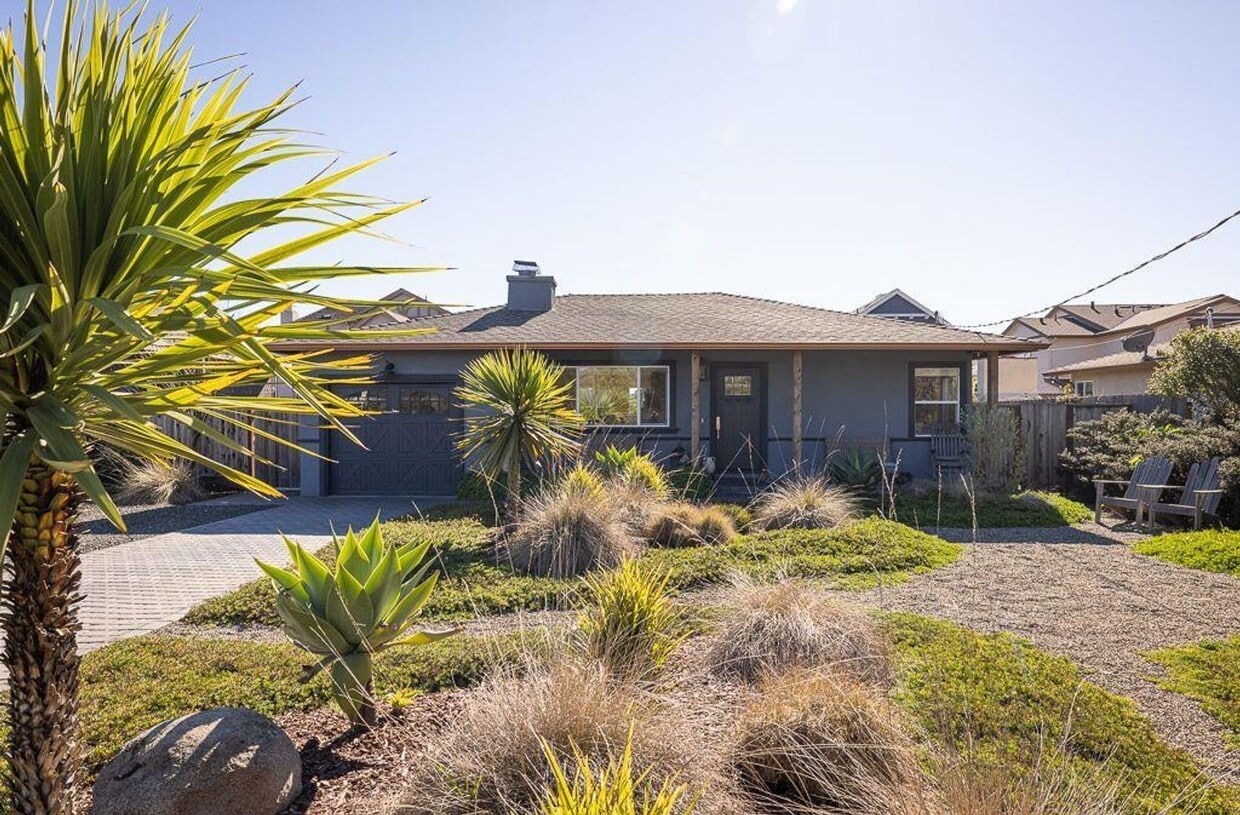 Primary Photo - Half Moon Bay Quintessential Beach House!