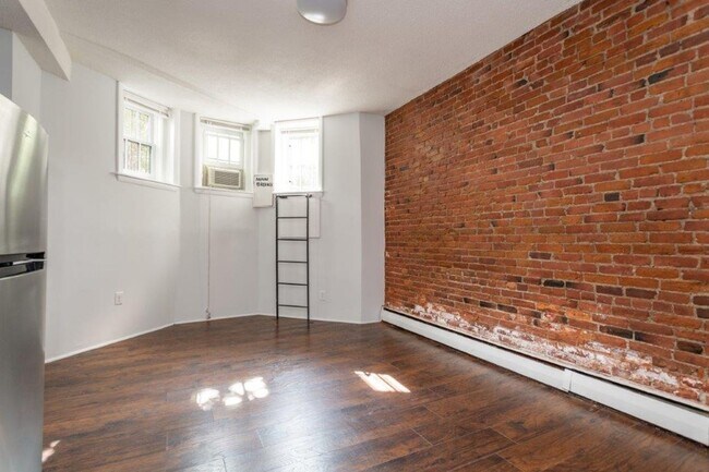 Foto del edificio - South End Studio $1975 vacant and easy to show