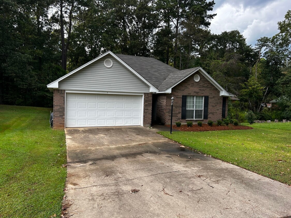 Primary Photo - 110 Mohawk Cir