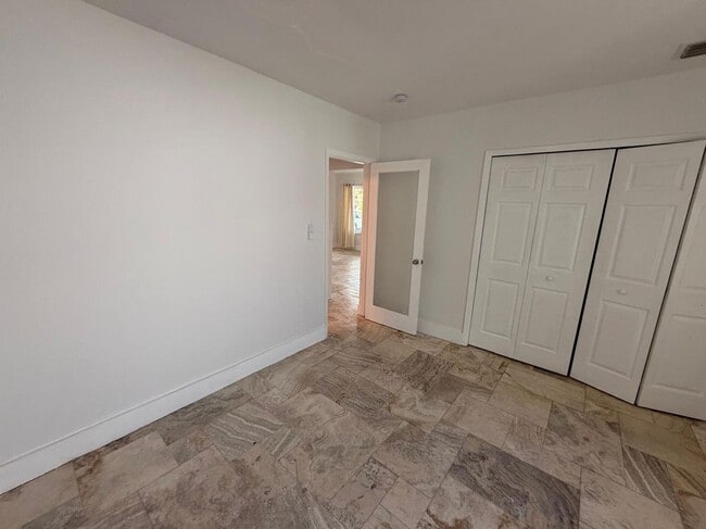 Building Photo - 1618 NE 33rd St