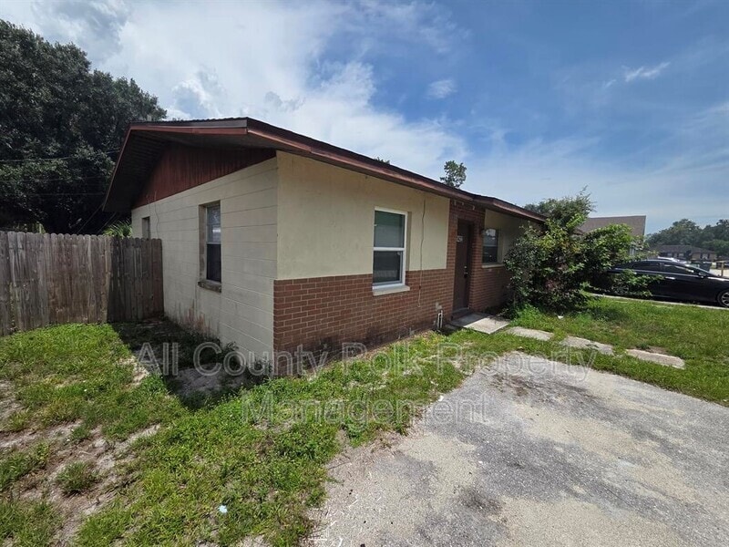 Primary Photo - 1422 Moonlite Dr