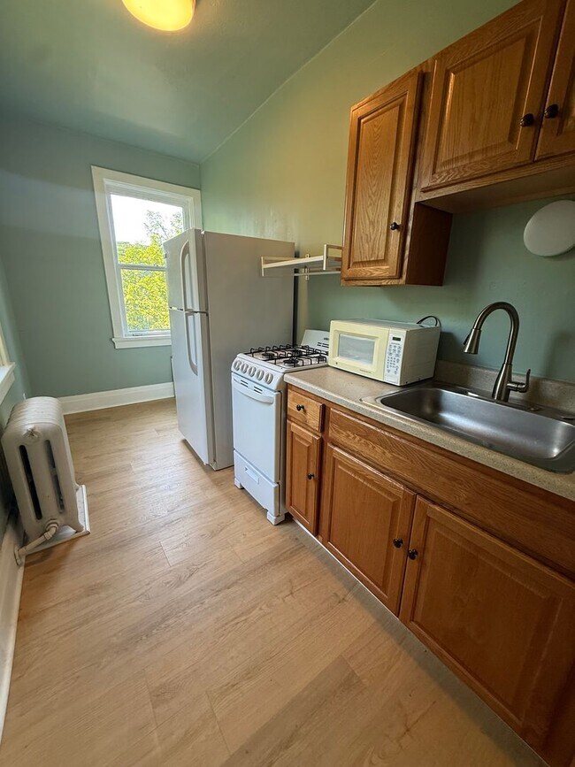 Building Photo - Hidden Gem-2 bedroom unit in Glenshaw/Shaler