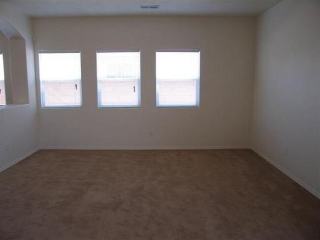 Building Photo - 1553 San Pedro Rd NE