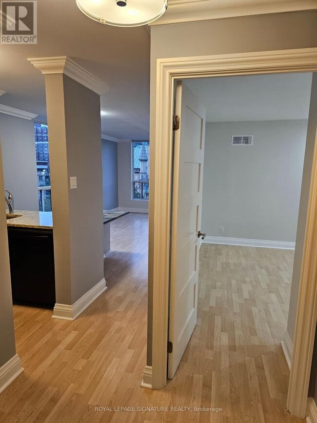 Building Photo - 92 King St E