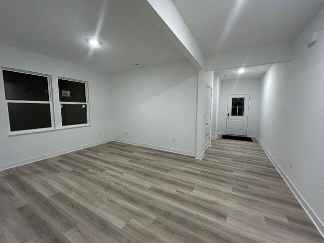 Foto del edificio - 7307 Darley Ln