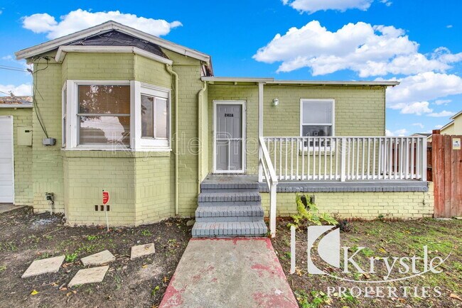 Foto del edificio - 241 Mayo Ave