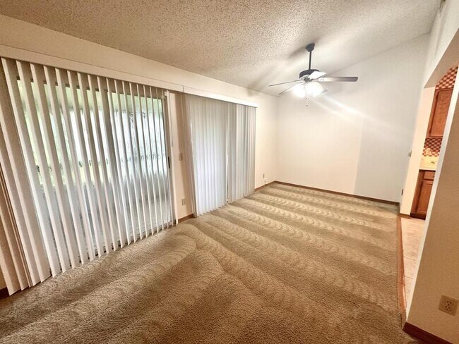 Foto del edificio - 5395 Dover Village Ln