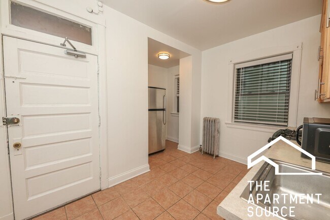 Building Photo - 929 Michigan Ave