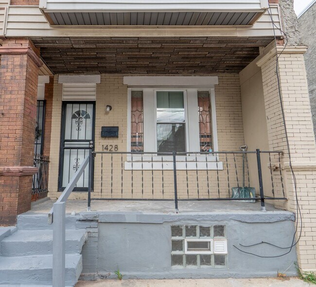 Foto del edificio - Newly rehabbed 3 bedroom 1.5 bath unit