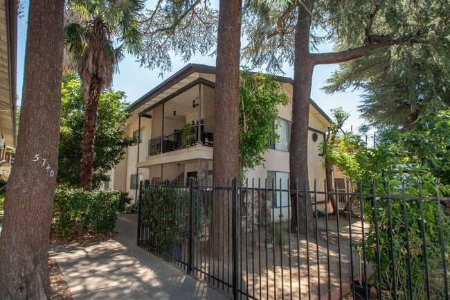 Building Photo - 5734 Hazeltine Ave