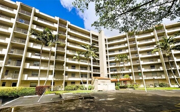 Building Photo - 3940 Inverrary Blvd