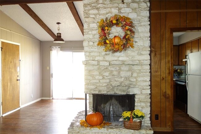 Foto del edificio - 1416 Cardinal Hill Dr