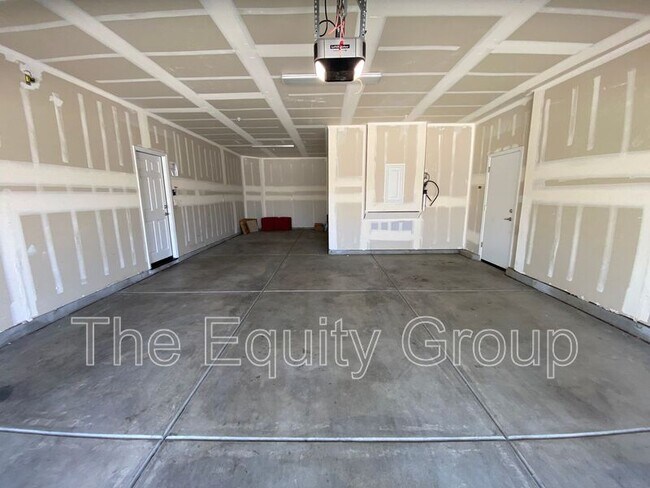 Building Photo - 1415 West Tyler Ct