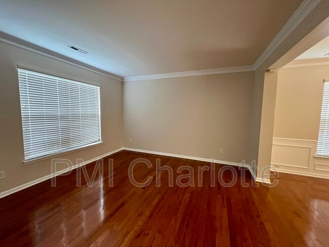 Building Photo - 7001 Mountain Top Ct