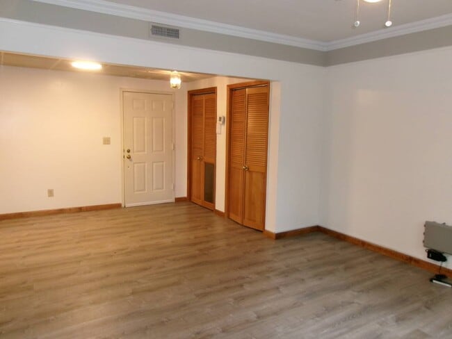 Building Photo - 222 S Ten Broeck St