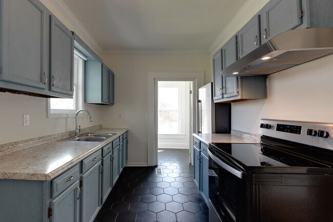 Building Photo - Newly renovated 2bed/1bath