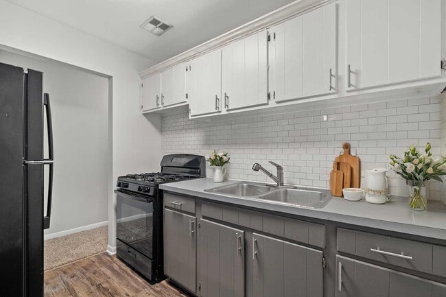 Building Photo - The Preserve at Woodfield