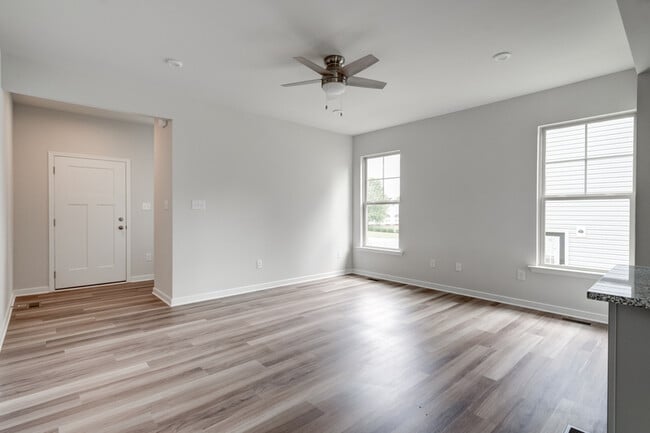 Foto del edificio - 321 Northfield Hts Ln