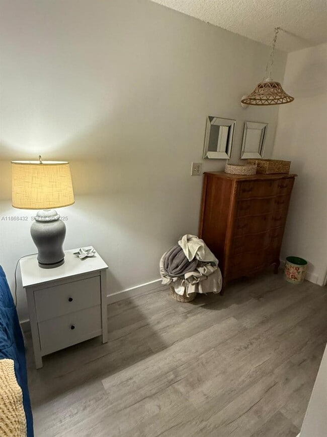 Foto del edificio - 401 Golden Isles Dr