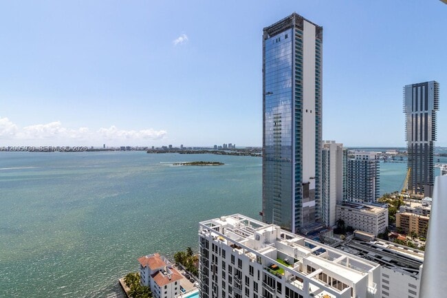 Foto del edificio - 460 NE 28th St
