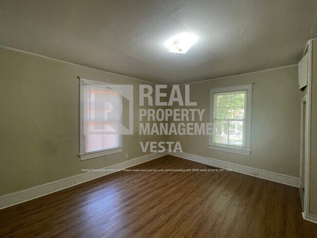 Building Photo - Walking Distance to Mercer University! - R...