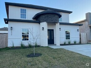 Building Photo - 5527 Conroe St