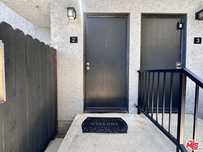Foto del edificio - 9939 Topanga Canyon Blvd