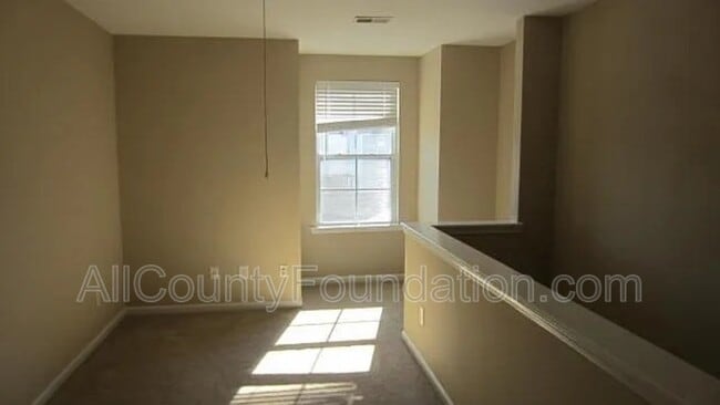 Building Photo - 221 Meadow Wood Rd