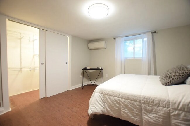 Building Photo - 1002 N Aurora St