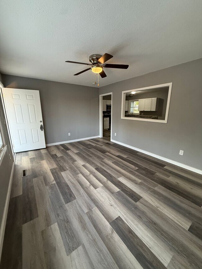 Foto del edificio - 3+ bedroom/2 bath house