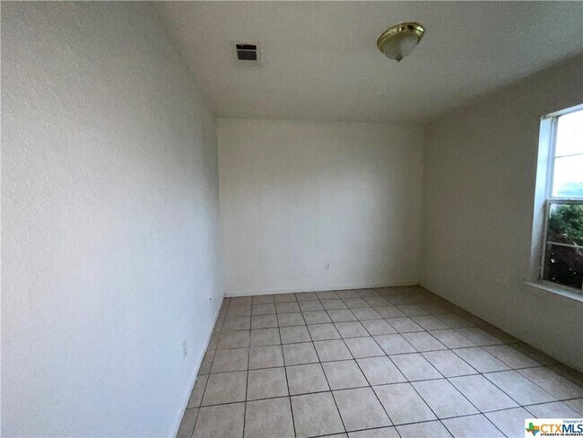 Building Photo - 1405 Dugger Cir