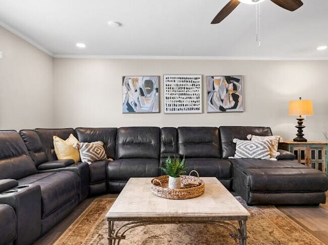 Foto del edificio - 2817 W Woodlawn Ave