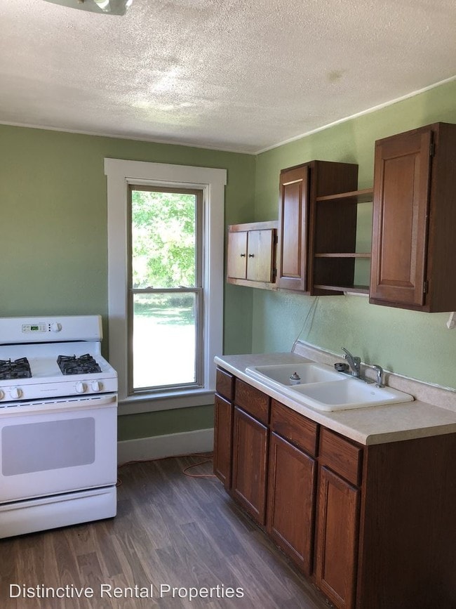 Building Photo - 2 br, 1 bath House - 810 N 400 W