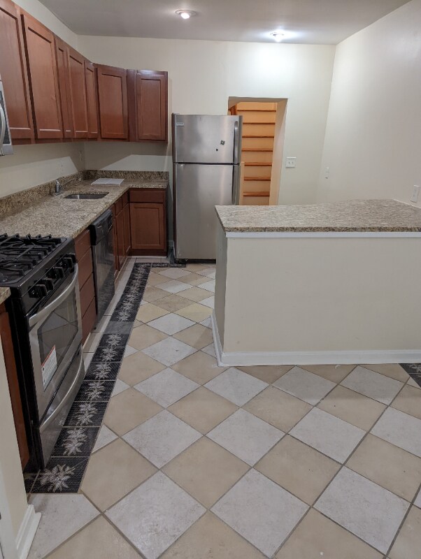 Building Photo - 772 Carroll St