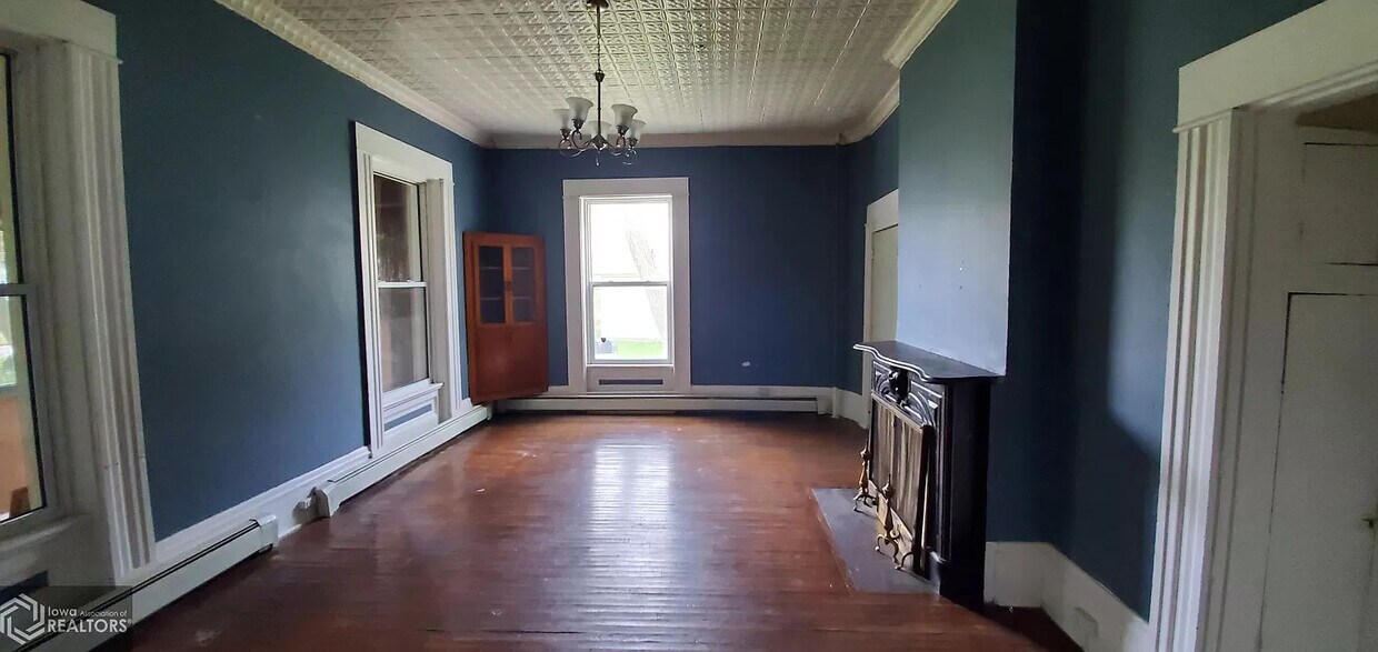 Primary Photo - 1524 Oakdale St