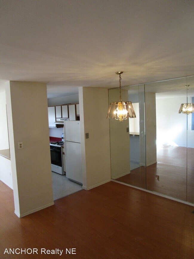 Building Photo - 2 br, 1 bath House - 9390 Neil Rd. Unit A