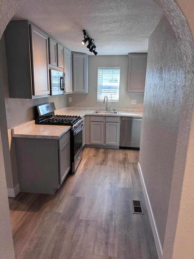 Kitchen - 5190 Washington St