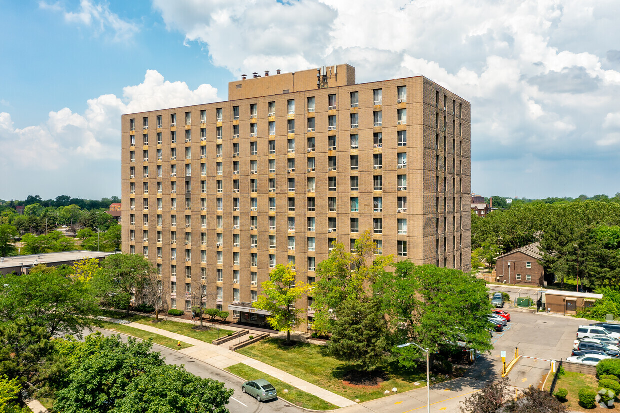 Primary Photo - Pallister Plaisance Apartments